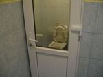 Туалет бесплатно, туалет с зеркальным стеклом внутри -5 р., туалет с жалюзями 10 р.