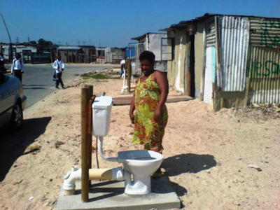Очень бюджетные уличные туалеты в Нигерии.