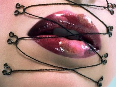 Пройдите тест на сексуальность: Что Вы видите - овощную сетку с персиками или представляете себе сочные женские губы?