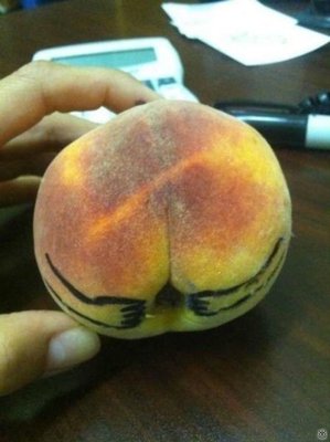 Хороший персик, совсем ручной!
