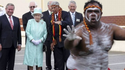 посол папуа-новой гвинеи пытался защитить королеву от вспышек