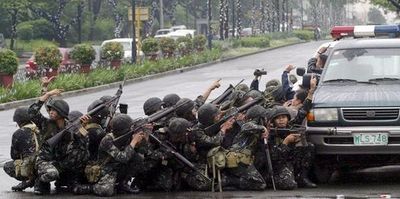 Китайские спецназовцы передвигаются небольшими группами-по 20-30 человек