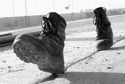 Сенсация,в армии России бойцы-невидимки стали носить качественную обувь!