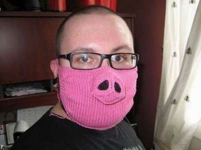 Новый супер герой ''Сфинкс'' спасает людей от свиного гриппа
