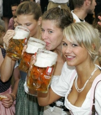 Мужики бы потом после пива вместе  отрили в один унитаз, а женщинам - только по-очереди...