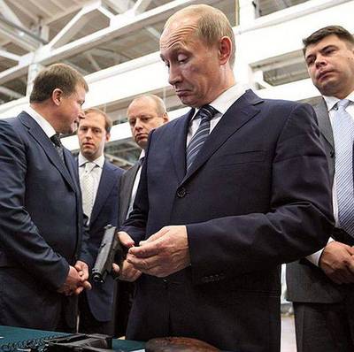 А все ещё удивлялись, почему Медведев так покорно уступил ему место?