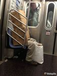 Любил спать в метро с притушенным светом.