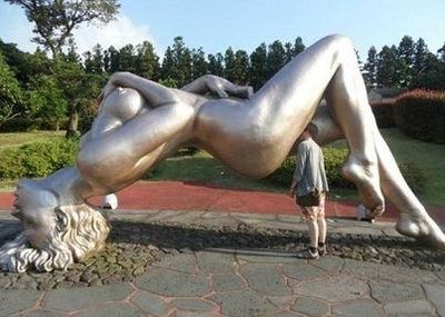 Многие скульпторы  иммитируют оргазм.
