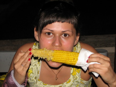 А у ивана кузина текст. Кукуруза прикол. Кукуруза смешная шутка. Шутки про кукурузу. Ворует кукурузу.