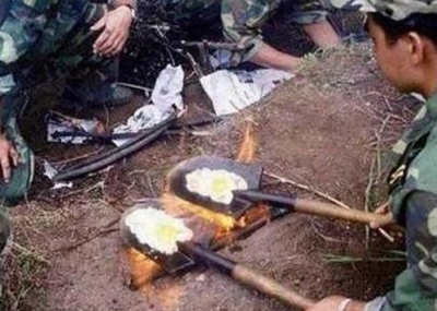 Традиция в китайской армии - съедать яйца побежденного врага.