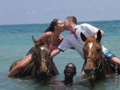 А меня только лошади целуют!!! :(