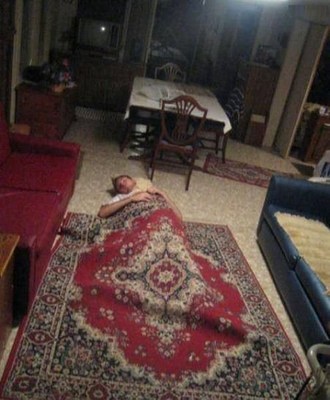-А я сплю под ковром. - Ой, не коврите!
