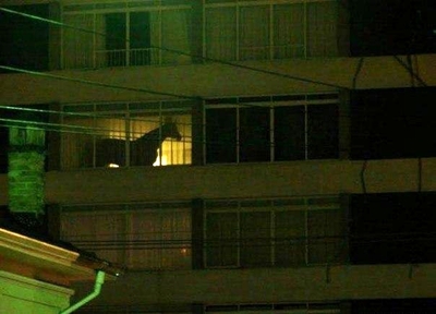 Папарацци опубликовали скандальную фотографию голой Собчак на балконе.