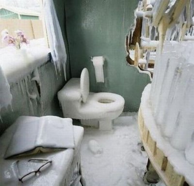 Зря я Деда Мороза в туалет пустил...
