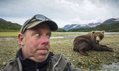 ...этот уже помчался, а фотографу еще и развернуться надо