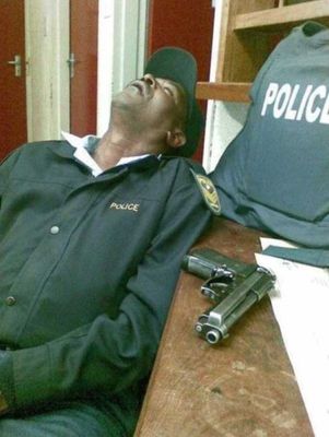 Если лежачий полицейский вооружен, то он спящий.