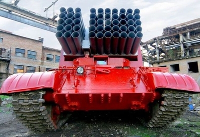 Новое Российское оружие. Танк засасывающий пехоту противника.