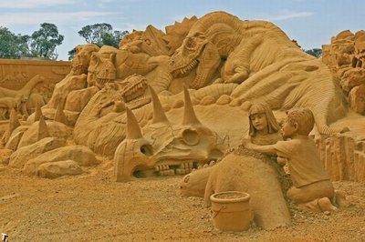 Песочница в парке юрского периода