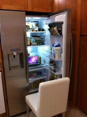 Случай поглощения человека холодильником