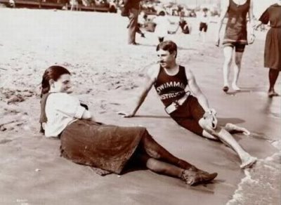 70 лет прошло, а традиция просыпаться бухонькой на пляже после выпускного не изменилась