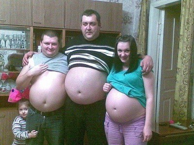 Угадайте кто из них толстяк, а у кого 9 месяцев беременности.