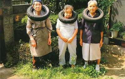 Фото для ООН. Корейцы недоедают - ошейники стали свободными.