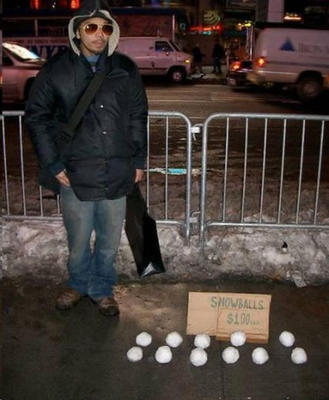 На улицах Киева: - Обычный снег, а чё так дорого-то? - А в нем сам премьер застревал!