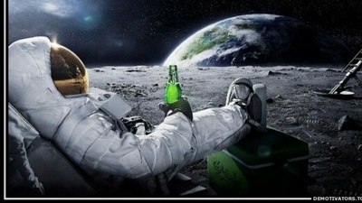 Карлсберг. Пожалуй, единственное пиво на Луне.